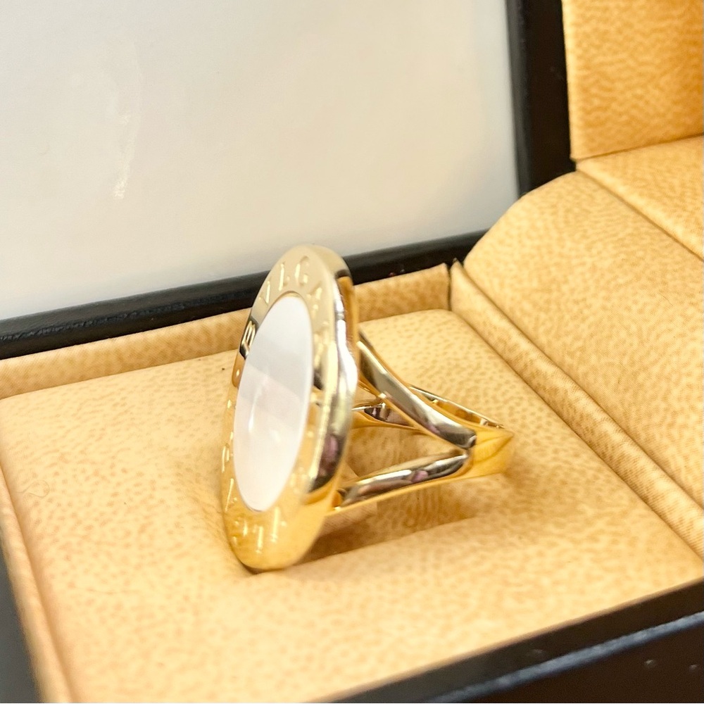 BVLGARI BVLGARI white mother of pearl and 18ct gold statement women’s ring - Picture 5 of 9